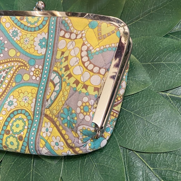 SOLD📍FREE with Purse/Bag Purchase📍Vera Bradley Kiss and Make-up Cosmetics Bag - Picture 3 of 11